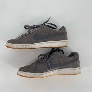 Nike court royale suede low top shoes 7